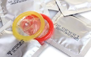 Dùng Bao Cao Su Có An Toàn Không ?